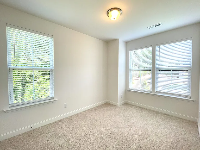 5005 Layman Dr — Photo 21