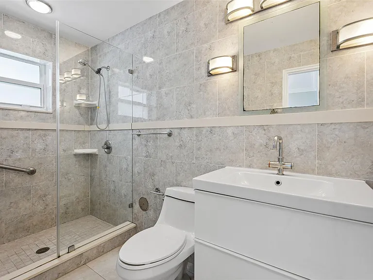 315 Van Buren St #205B — Photo 9