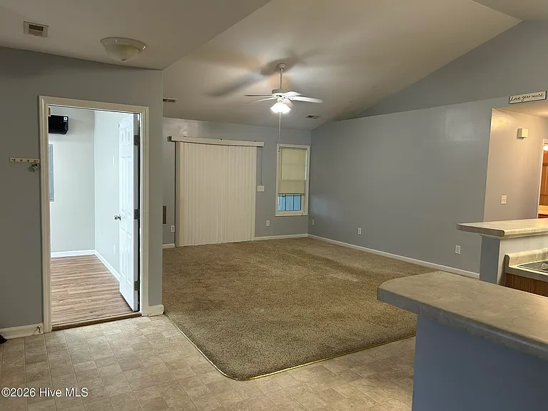 212 W Woodbine Ter — Photo 10