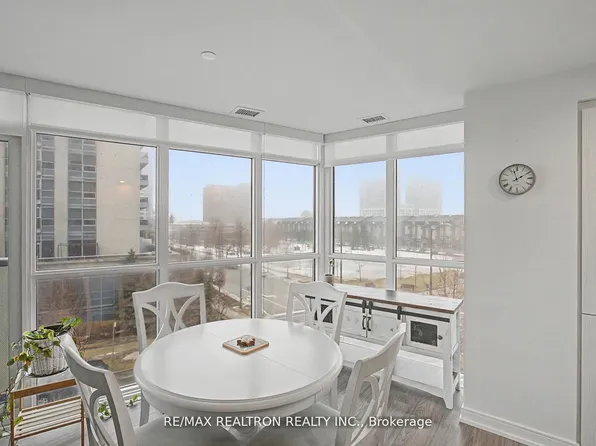 225 Village Green Sq #308, Toronto, ON M1S 0N4
