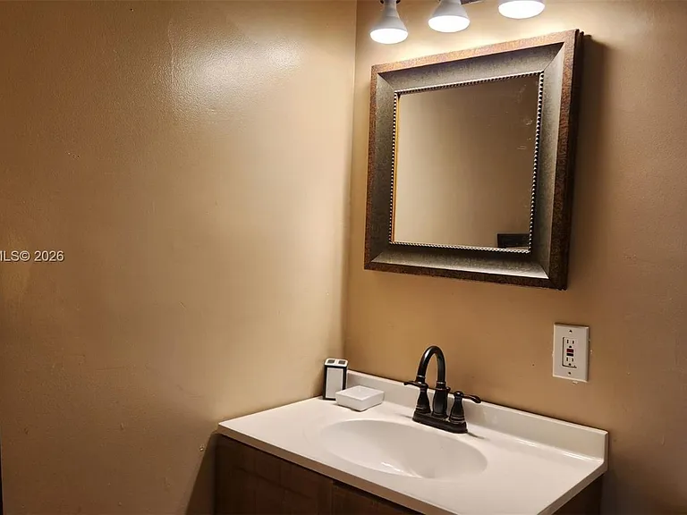 5981 Washington St #210 — Photo 18