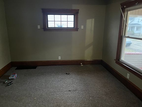 3rd image of 1135 Auburn Pl NW