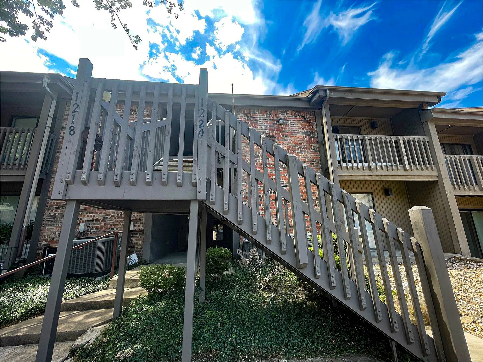 2 bed, 1148 sqft, $1,900 — Photo 1