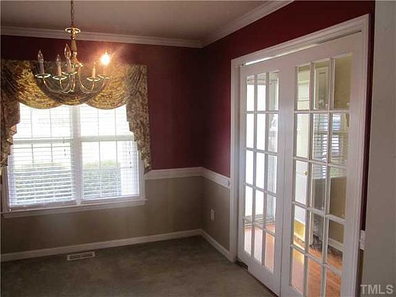 4th image of 110 Oak Park Dr