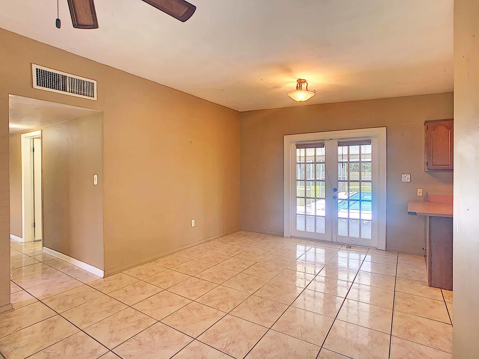 3 bed, 2.0 bath, 1280 sqft, $2,300 — Photo 3