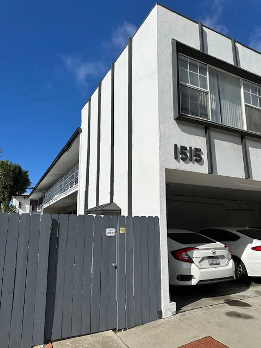 Building Photo - b1511