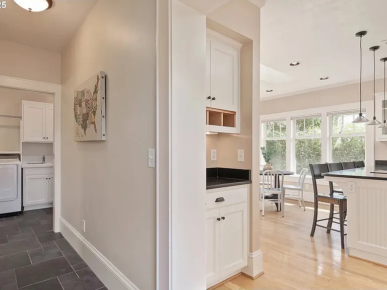 1545 Villard St — Photo 17