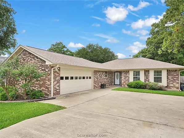 4211 Woodcrest Dr, Bryan, TX 77802