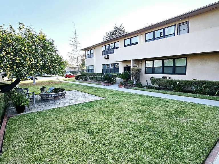 827 W Huntington Dr #A — Photo 3