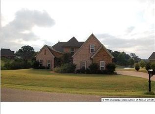 1404 Fountain Gate Dr E, Hernando, MS 38632