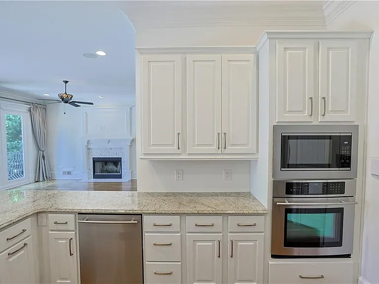 1296 Lenox Park Blvd — Photo 31
