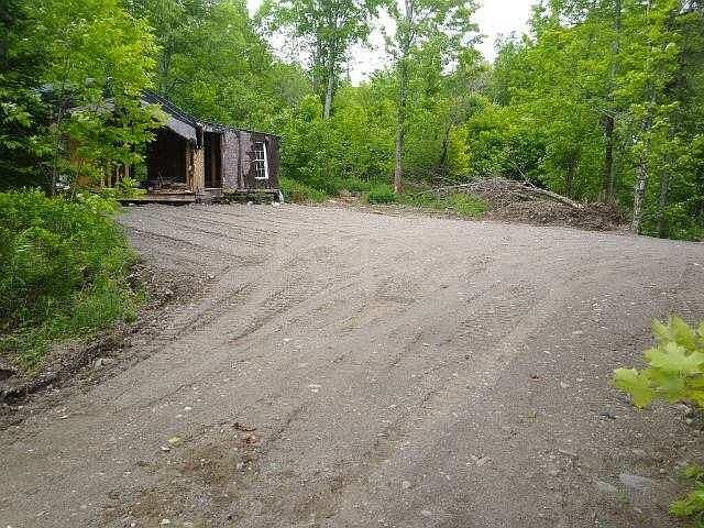 2nd image of 1598 Elm Street