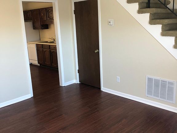 2nd image of 42 St Victors Ln