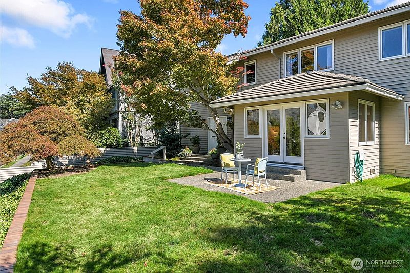 4th image of 2712 Mount Saint Helens Place S