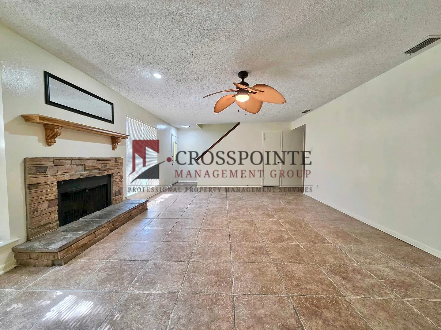 Spacious 3 Bedroom, 2.5 Bathroom Two-Story Townhome in Longview, TX! — Photo 3