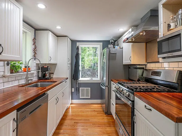Gas range, french-door fridge, Samsung dishwasher included