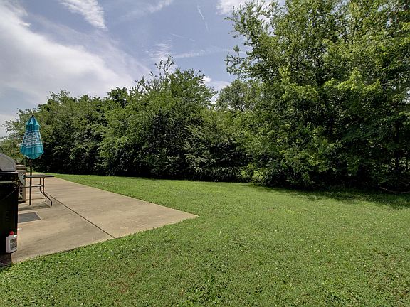 5th image of 814 Golfview Pl #B