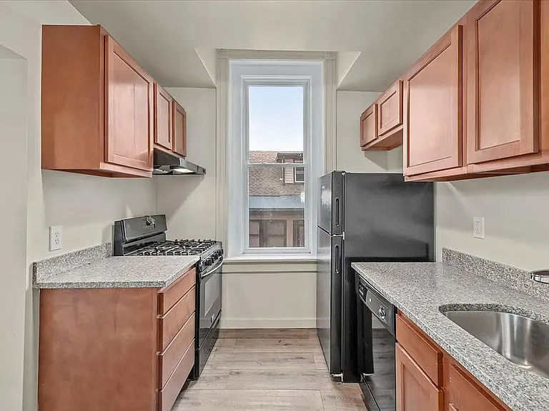 100 N Linden Ave #103 — Photo 3