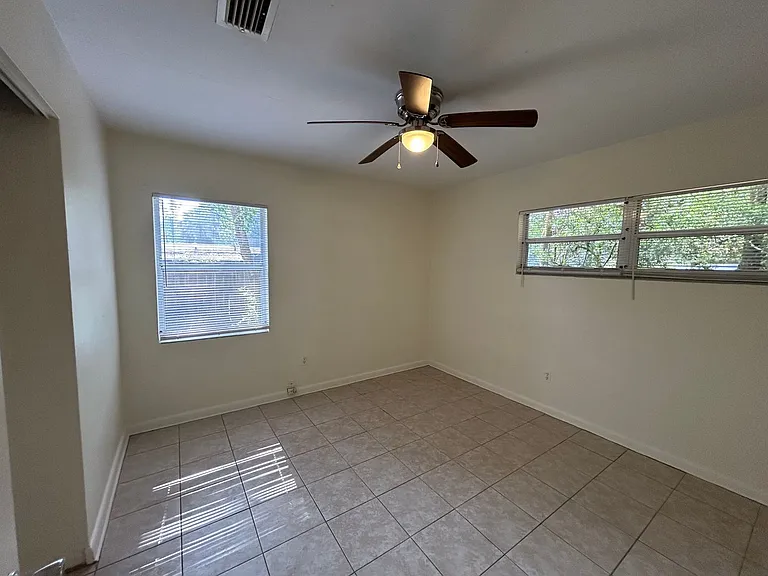 217 NW 36th Dr — Photo 16