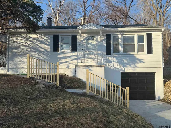 7272 N 34th St, Omaha, NE 68112