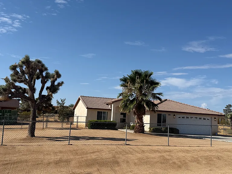 58085 Belmont St — Photo 10