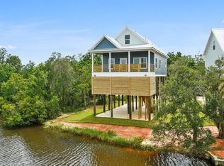 226 Tarpon Dr, Bay Saint Louis, MS 39520