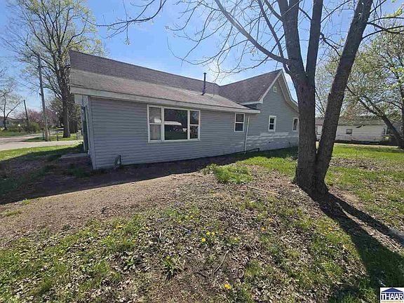 3rd image of 691 E Middle St