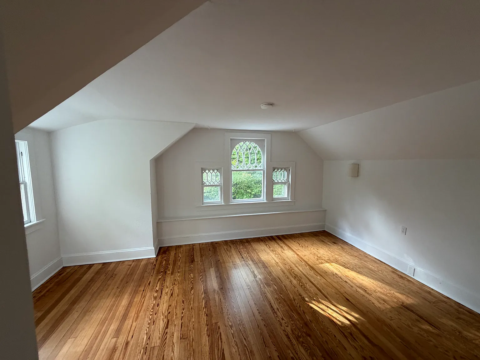 2 bed, 850 sqft, $1,900 — Photo 2