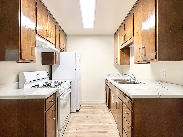 633 Stewart St #10 — Photo 2