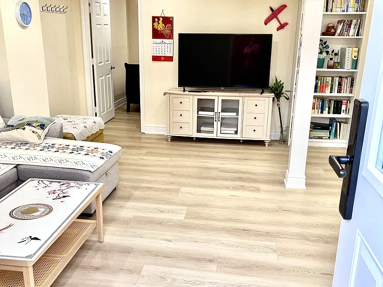 15 Leyburn Ave #BASEMENT — Photo 5