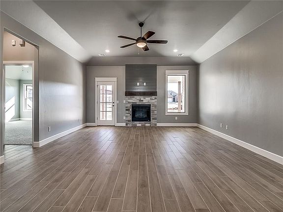 3rd image of 828 NW 192nd Ter
