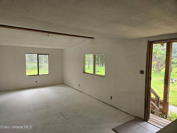 5th image of 73 Caribou Creek Rd