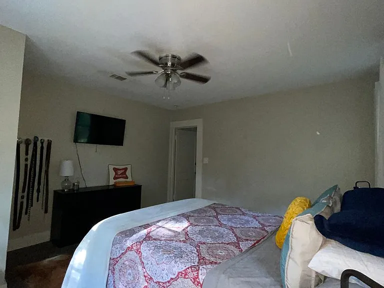 323 Mackechney St — Photo 8