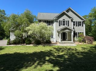 15 Tall Pines Dr, Oxford, CT 06478