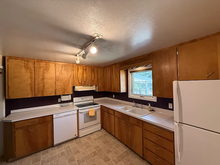 1916 Springfield Dr — Photo 5
