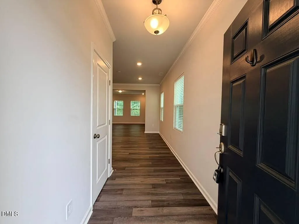 3 bed, 2.5 bath, 1995 sqft, $2,195 — Photo 3