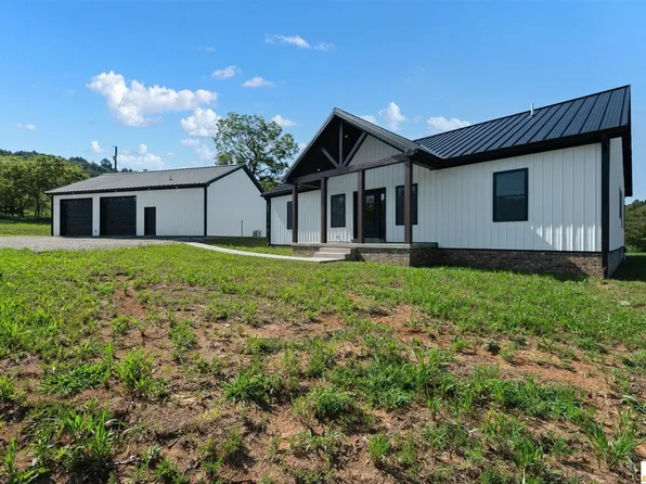 812 White Ln, Cecilia, KY 42724