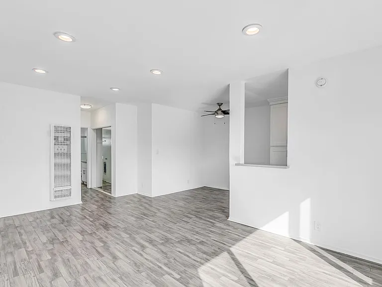 1016 Wilcox Ave — Photo 4