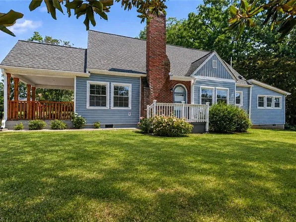 933 E King St, King, NC 27021