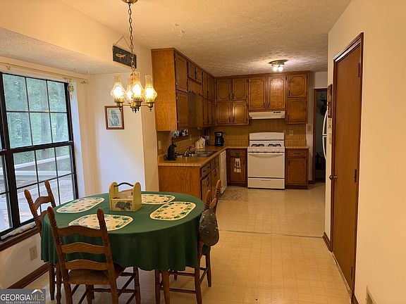 4th image of 131 Meadow Ridge Dr