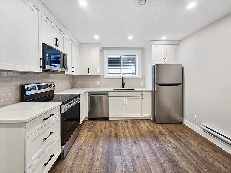 2620R 28th Ave SW #2614R — Photo 3