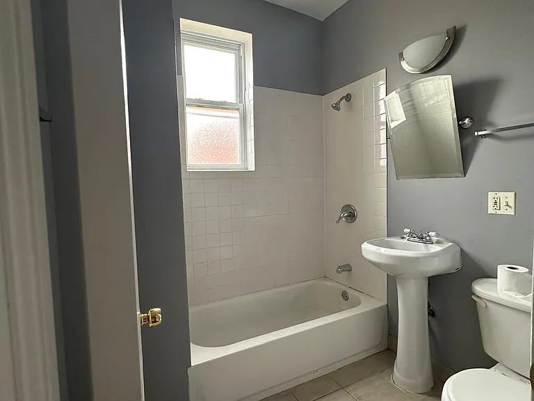4354 W Washington Blvd #301 — Photo 10