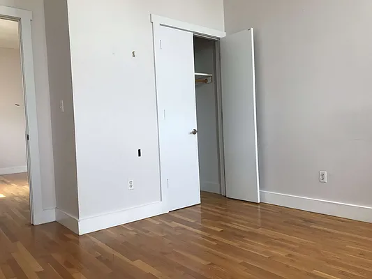 Rented by Manhattan Management LLC | media 33