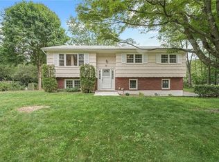 28 Rinne Rd, Nanuet, NY 10954