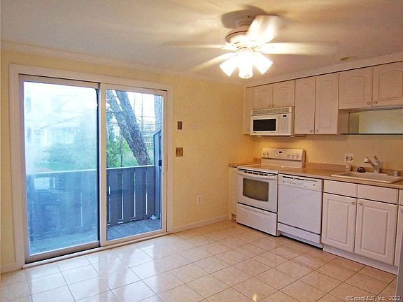 5th image of 110 Beachview Ave Unit 218