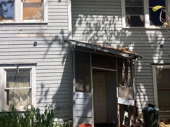 5th image of 801 W Houston St