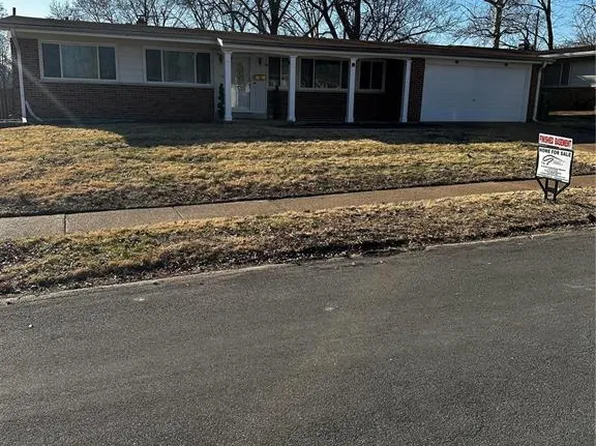 1605 Bay Meadows Dr, Florissant, MO 63033