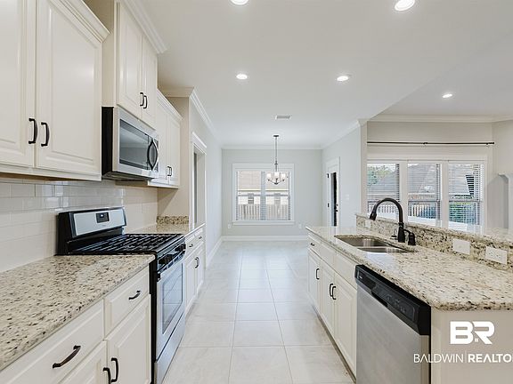 3rd image of 237 Hawthorne Cir