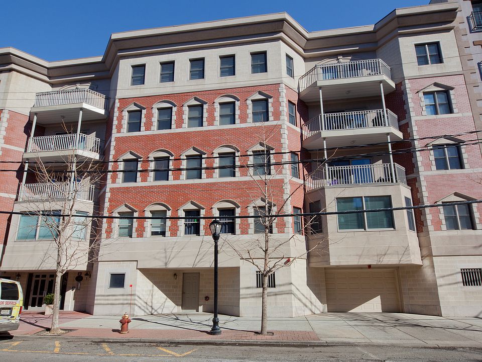 2nd image of 108 Jackson St APT 6B
