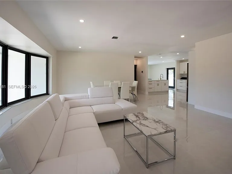4700 McKinley St — Photo 5